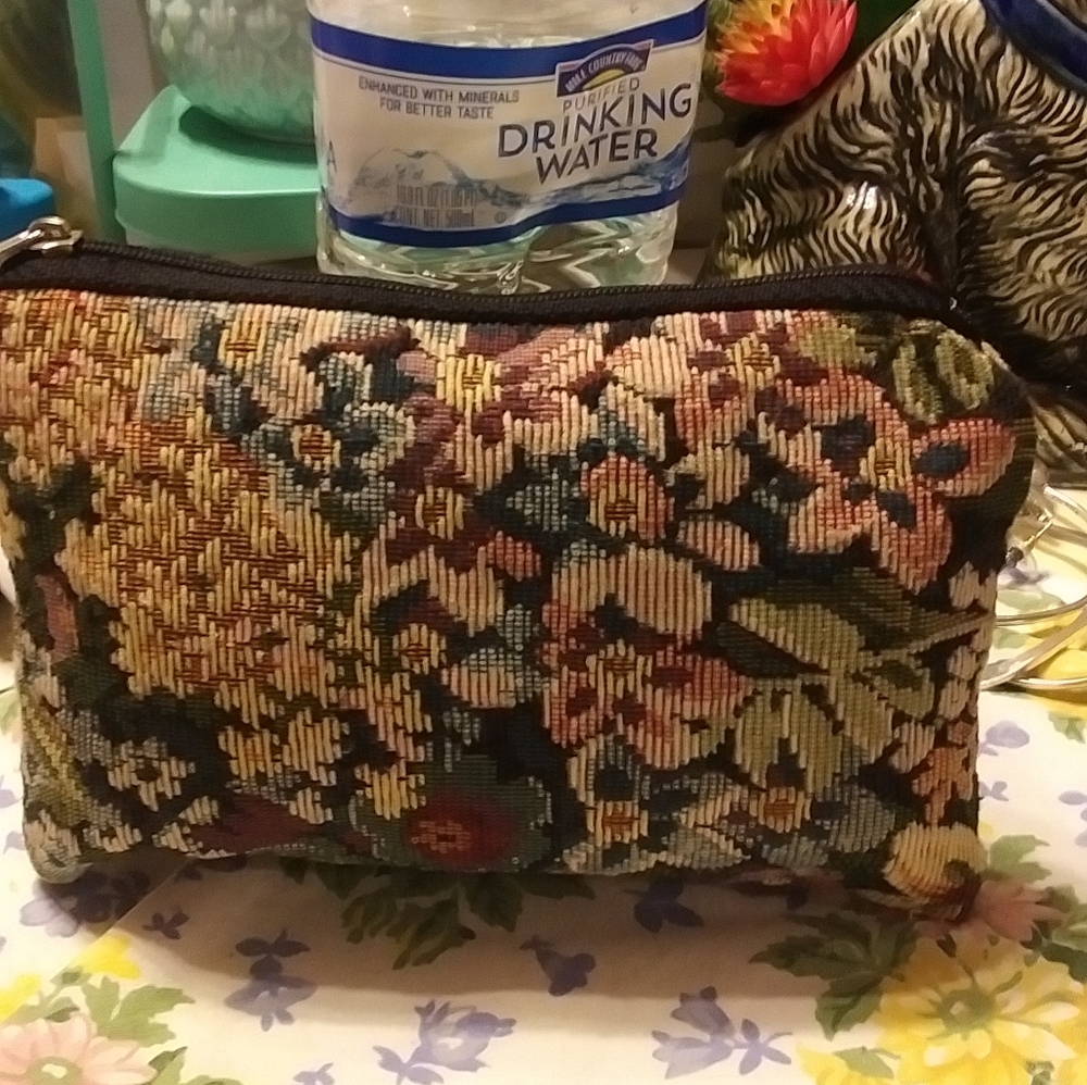 VINTAGE POUCH